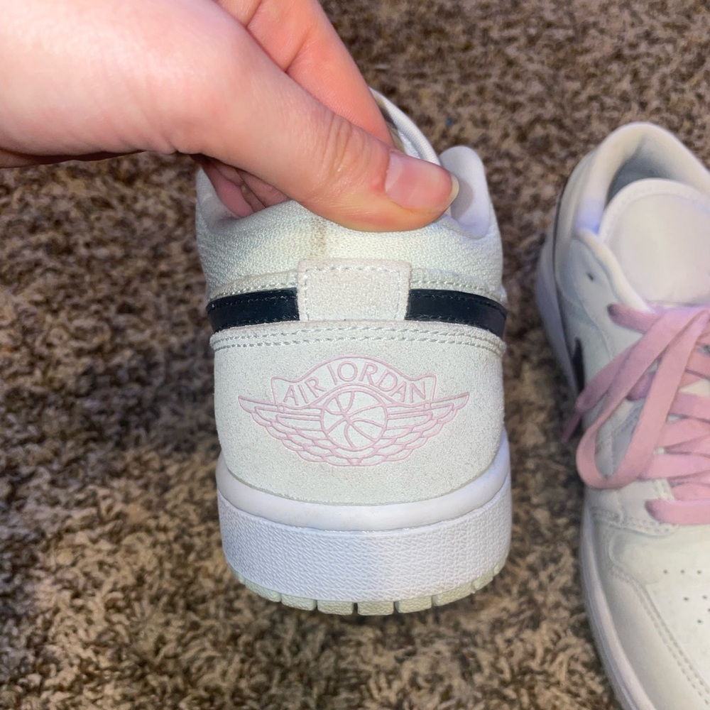 Women’s Air Jordan 1 Low SE ‘Barely Green’ - Picture 7 of 9